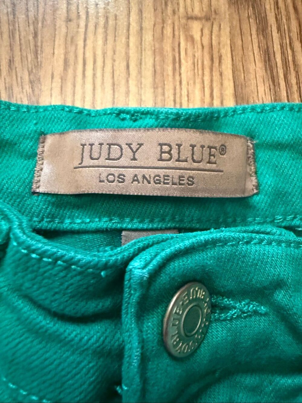 Judy Blue Women's Garment Dyed Raw Hem Cropped Wide Leg Jeans Kelly Green 3/26 - Picture 4 of 9